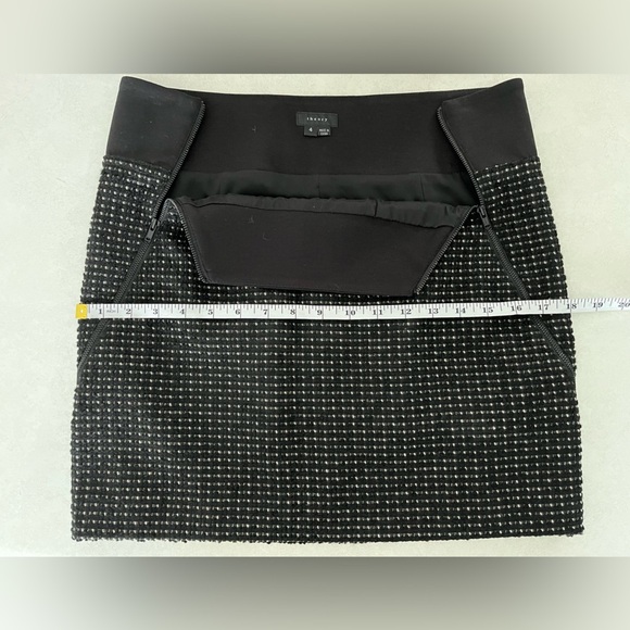 Theory/ Tweed Mini skirt/ Wool blend/ Zippered/ Black & white/ Size US 4 - Picture 13 of 15